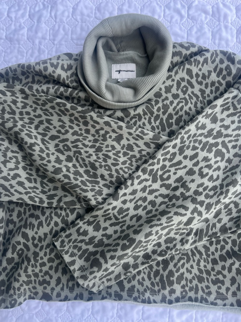 American Eagle Fleece Sweatshirt Leopard Print Turtleneck Crop Top - small NWOT